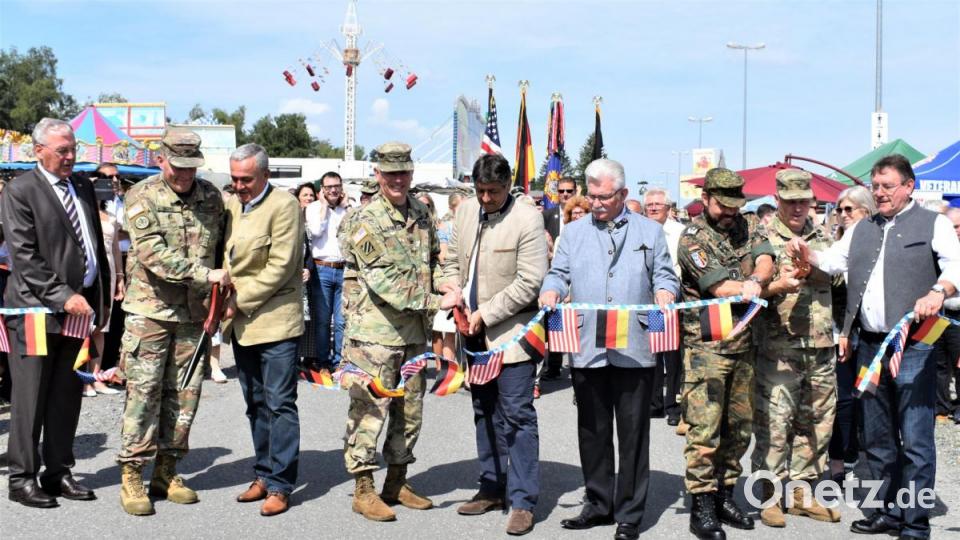 Eröffnung des 61. Deutsch-Amerikanischen Volksfestes auf Camp Kasserine im Truppenübungsplatz Grafenwöhr. Bild: rgr