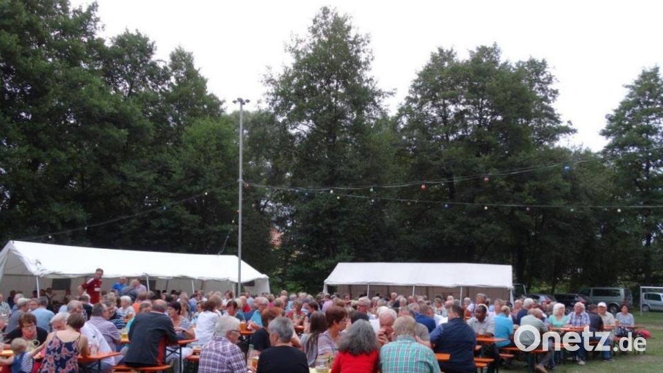 Die Serenade der Steinwaldmusikanten Pullenreuth ist ein wahrer Publikumsmagnet. Bild: twg