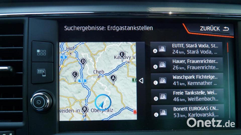 Schon das Navi zeigt an, wo die nächste Erdgastankstelle zu finden ist. Bild: bz