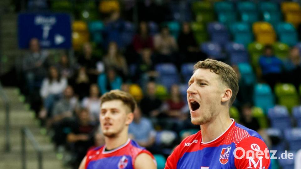 Lukas Bauer (rechts) im Trikot der United Volleys Rhein-Main. Bild: Gregor Biskup