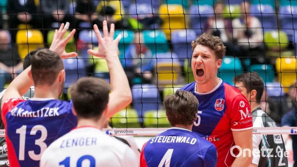Lukas Bauer (rechts) im Trikot der United Volleys Rhein-Main. Bild: Gregor Biskup