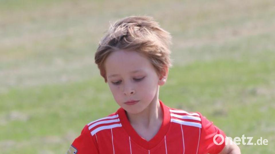 Konzentriert absolvierte Yannik Schwab den Bambini-Lauf als Schnellster. Bild: mfh