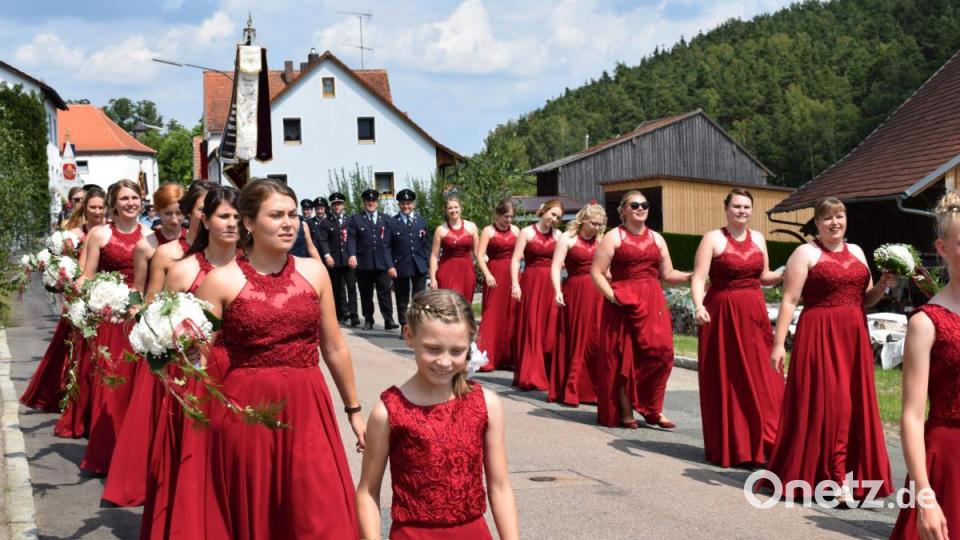 Eine Augenweide waren die Festdamen der Jubelwehr. Bild: bnr