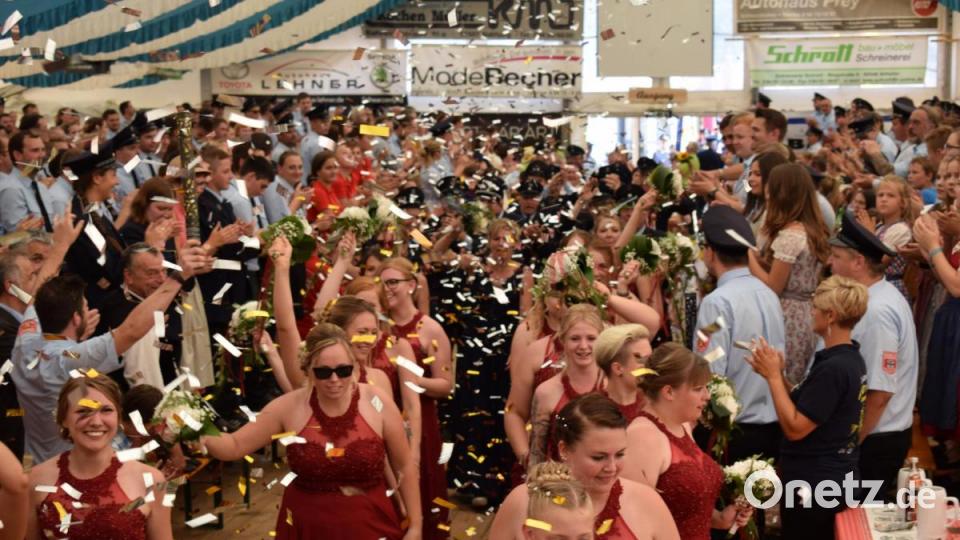 Sie haben ihre Sache gut gemacht. Gold und Silber regnete es auf die Festdamen. Bild: bnr