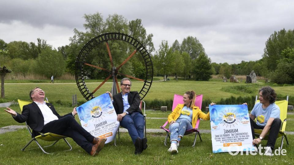 Zur Pressekonferenz von &quot;Sommer in der Stadt&quot; treffen sich (von links:) OB Michael Cerny, Wolfgang Dersch, Mercedes Mayerl und Toby Mayerl. Bild: Petra Hartl
