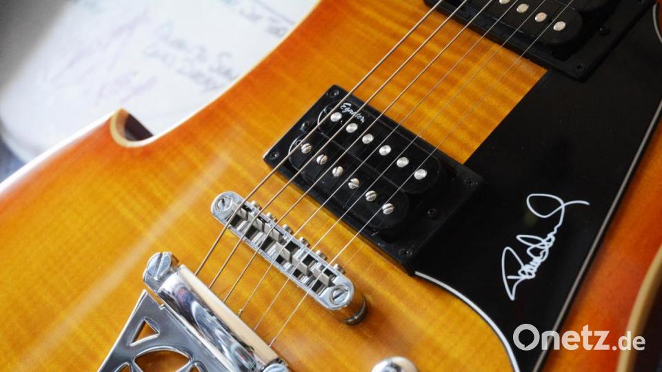 E-Gitarre mit Paul-Stanley-Signatur. Bild: Gabi Schönberger