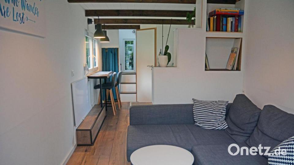 Ein Blick vom Eingang in das Wohnzimmer. Bild: Gabi Schönberger