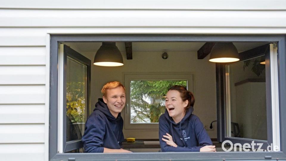 Philipp und Steffi sind mit ihrem Tiny-House-Village zufrieden. Bild: Gabi Schönberger