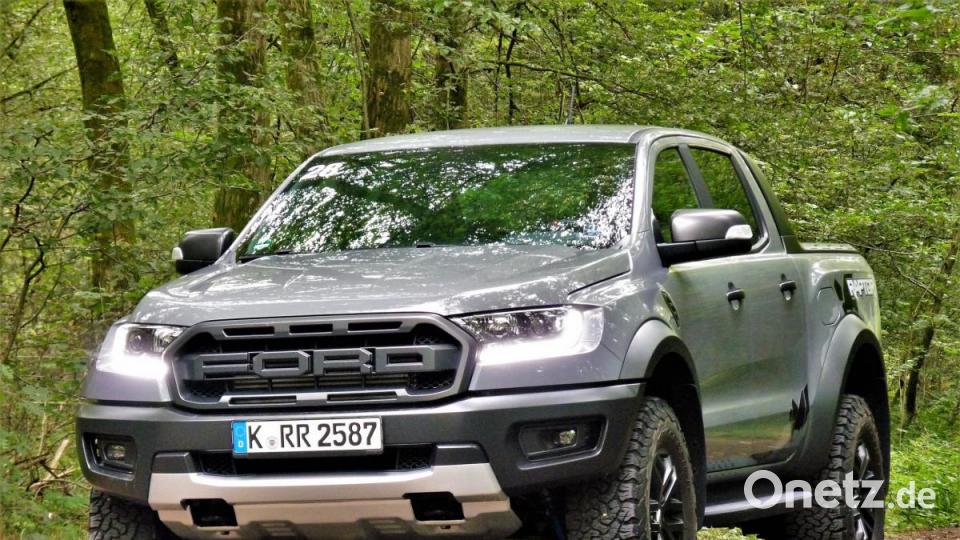 Optisch ein Raubein gibt sich der Raptor ganz zivilisiert. Zur umfangreichen Serienausstattung zählen auch ein Park-Pilot-System samt Rückfahrkamera, Xenon-Scheinwerfer, ein Audiosystem mit Sprachsteuerung und Touchscreen, Tempomat, Verkehrsschilderkennung und vieles mehr. Bild: bz