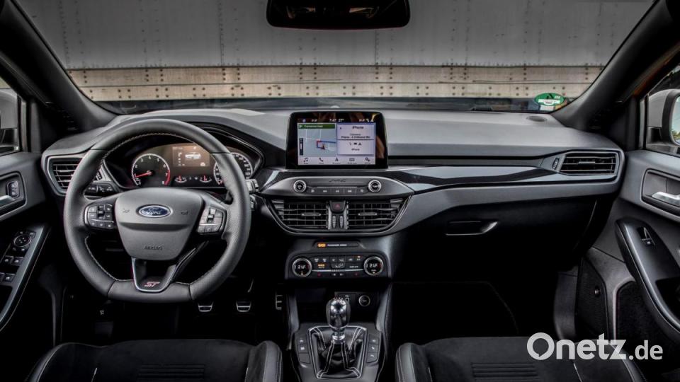Mit einem umfangreichen Angebot an Fahrer-Assistenzsystemen punktet der Focus ST. Das reicht vom Stau-Assistenten mit Stop &amp; Go-Funktion, über kamerabasiertes Kurvenlicht und Verkehrsschild-Erkennung bis hin zum teil-automatisierten Ein- und Ausparken. Bild: Ford