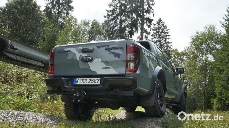 Eine Bodenfreiheit von 283 Millimeter sichert auch im unwegsamen Gelände das Fortkommen. Bild: Ford
