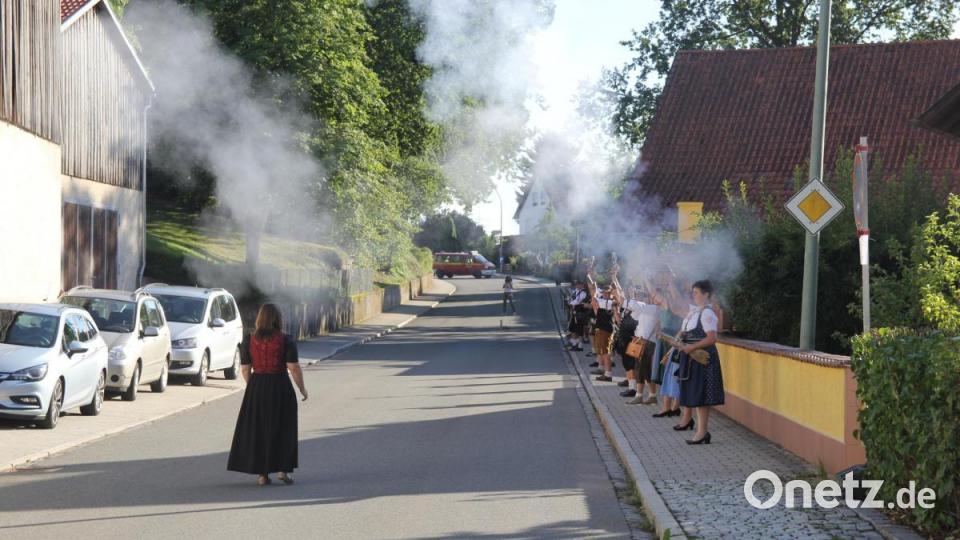 Die Böllerschützen haben die Kirchweih angeschossen. Bild: ral