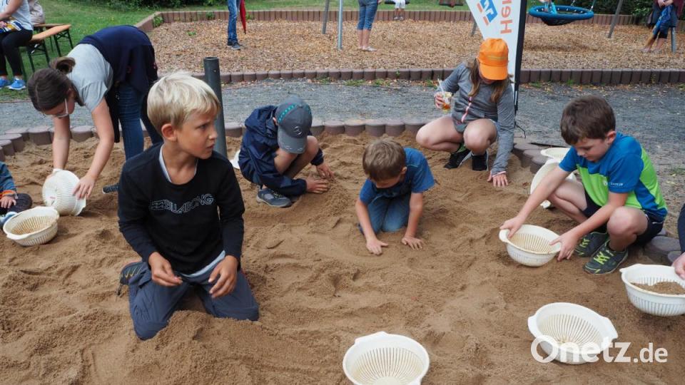 Schatzsuche im Sandkasten. Bild: krb