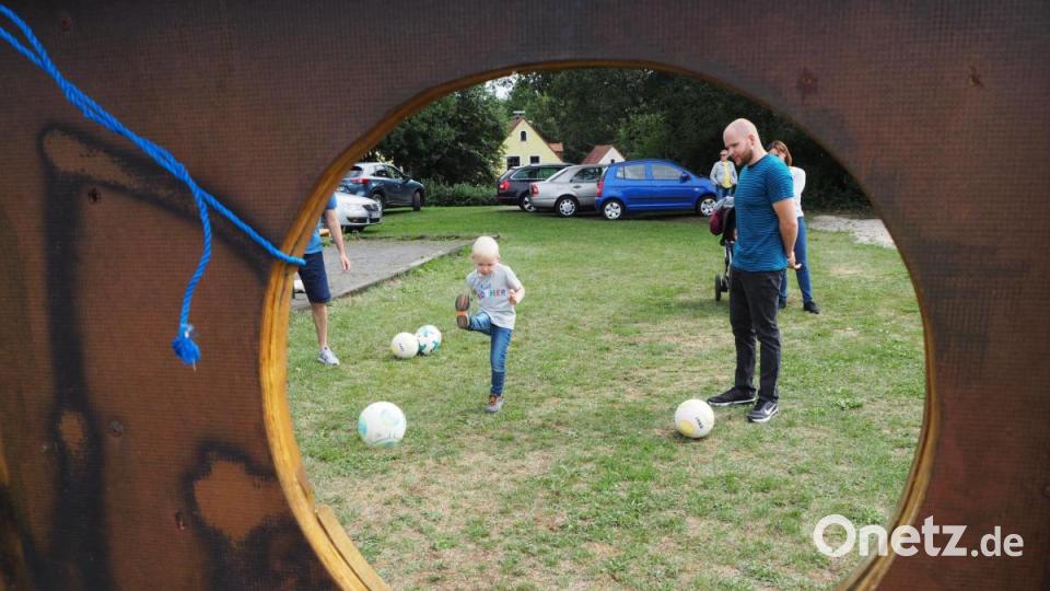 Beim Torwandschießen gut zielen. Bild: krb