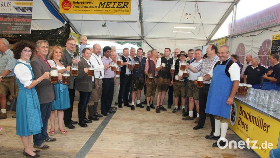 Ein Prosit auf eine gelungene Kirchweih. Bild: ral