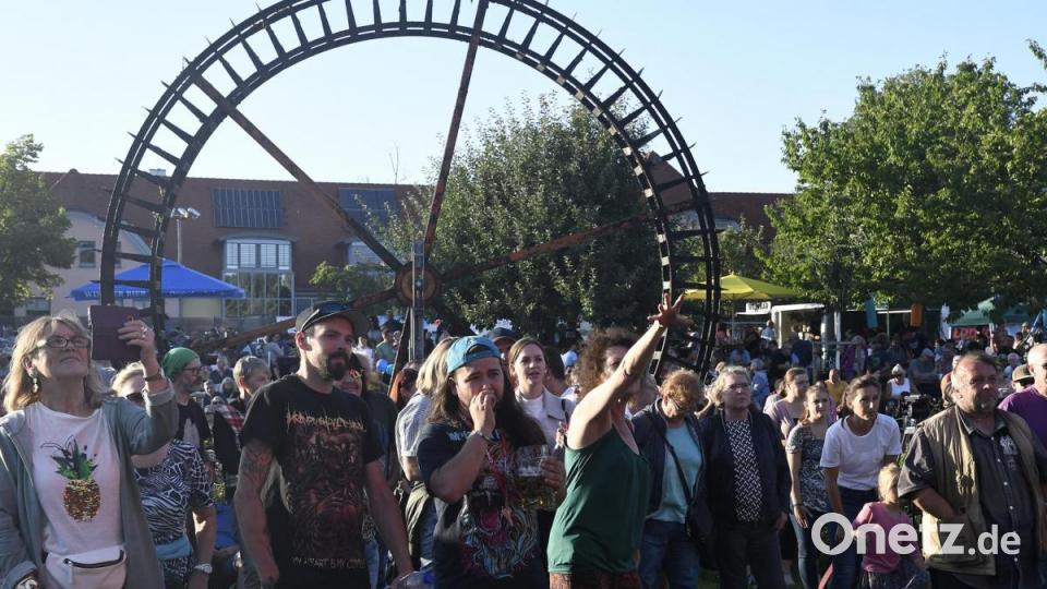 Es ist Sommer in der Stadt - mit viel Musik und guter Laune auf dem LGS-Gelände. Bild: Petra Hartl