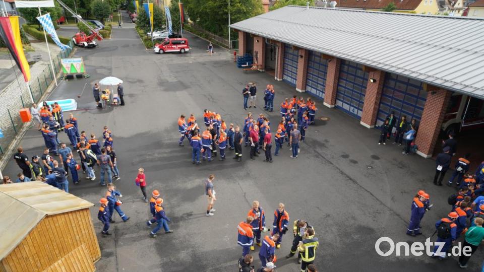 Der Hof der Waldsassener Feuerwehr war am Samstagmorgen voller Jugendlicher. Bild: flm