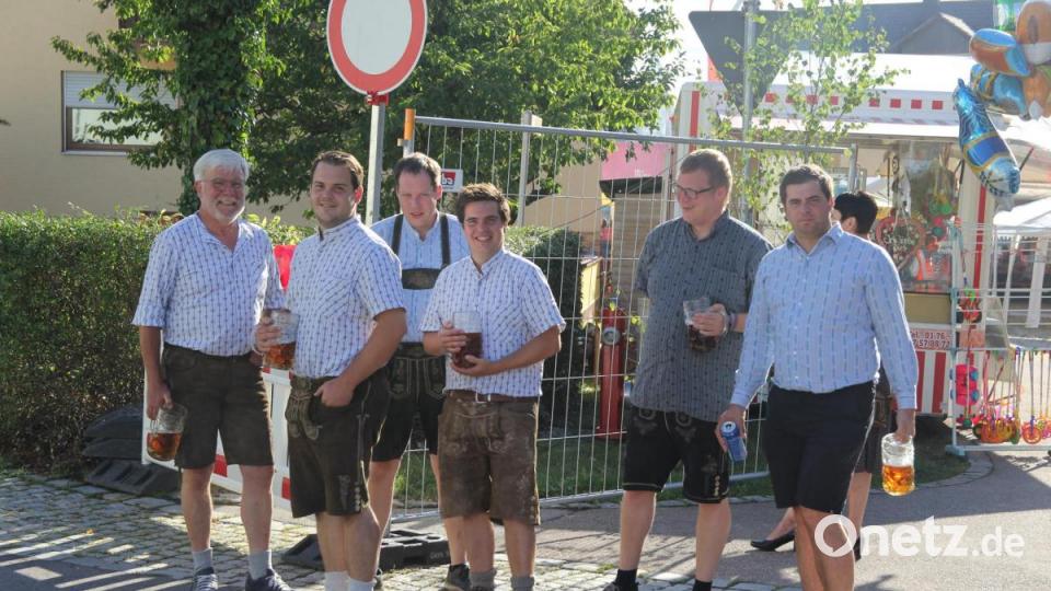Seit nun mehr neuen Jahren kommen die jungen Schweizer aus der Nähe von Zürich zur Kirchweih nach Schmidgaden. Bild: ral