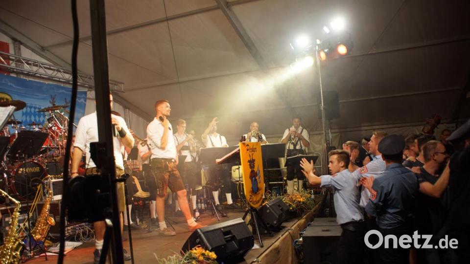 Die Stimmung im Festzelt kochte. Sowohl am Samstagabend als auch am Sonntag. Bild: exb
