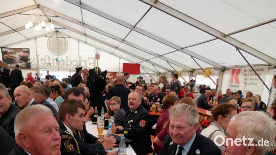 Auch die Feuerwehrsenioren ließen sich das Jubiläumsfest ihres Vereins nicht entgehen. Bild: flm