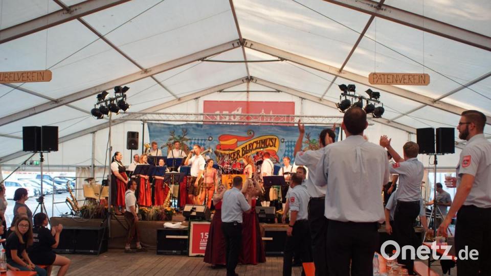 Die Stimmung im Festzelt kochte - sowohl am Samstagabend als auch am Sonntag. Bild: exb