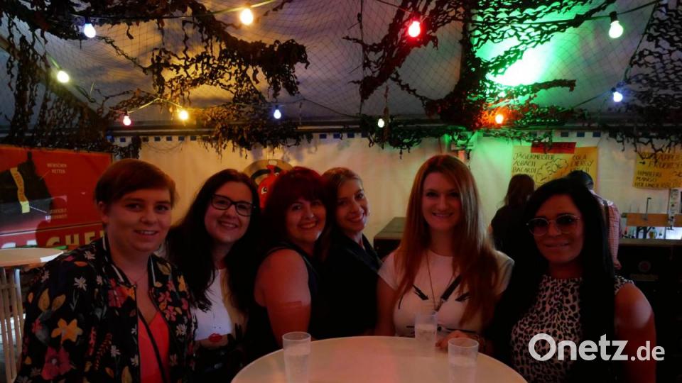 Die Stimmung im Festzelt kochte - sowohl am Samstagabend als auch am Sonntag. Bild: flm