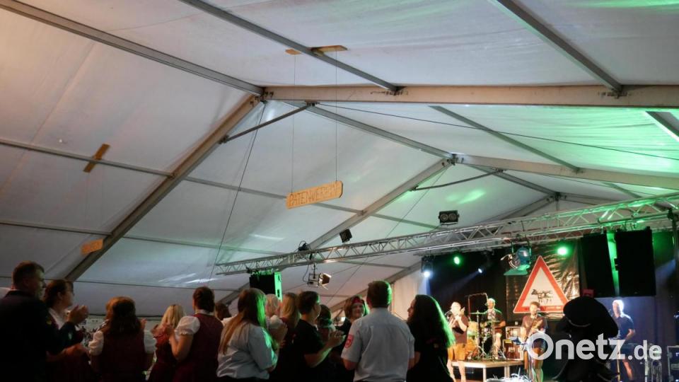 Die Stimmung im Festzelt kochte - sowohl am Samstagabend als auch am Sonntag. Bild: flm