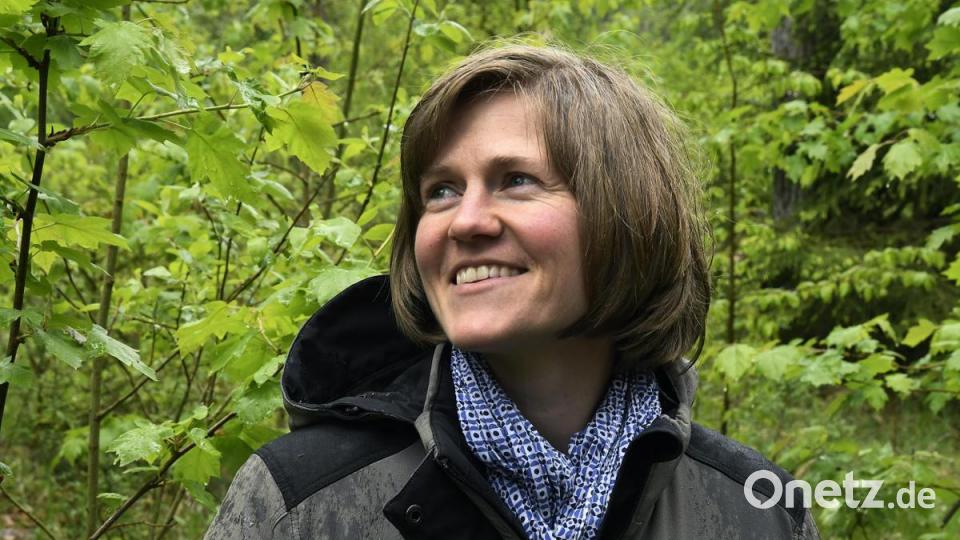 Bild: Hartl
Waldrundgang mit Anna Finger, bei der sie ihre besondere Philosophie der Aufforstung und den Umgang mit den Wald erläutert, Bild: Petra Hartl