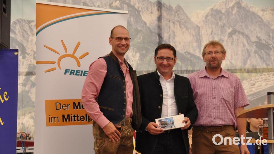 Hermann Schraml (rechts), Ely Eibisch (links) und Tobias Gotthardt. Bild: ak