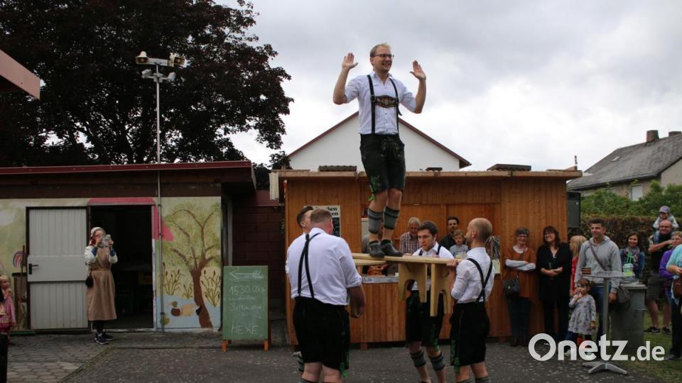Die Schwarzenbacher Schenkelzinterer sorgten mit ihrem Programm für Freude unter den Gästen. Bild: sne