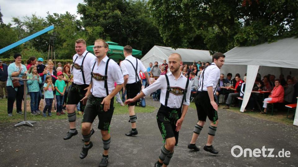 Die Schwarzenbacher Schenkelzinterer sorgten mit ihrem Programm für Freude unter den Gästen. Bild: sne