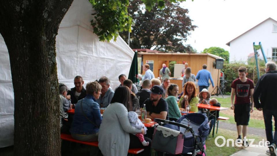 Hunderte Gäste feierten mit der Siedlergemeinschaft. Bild: sne