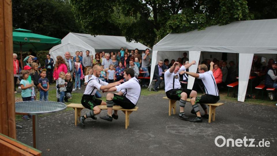 Die Schwarzenbacher Schenkelzinterer sorgten mit ihrem Programm für Freude unter den Gästen. Bild: sne