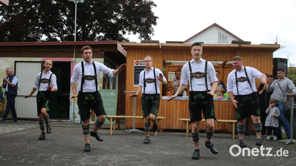 Die Schwarzenbacher Schenkelzinterer sorgten mit ihrem Programm für Freude unter den Gästen. Bild: sne