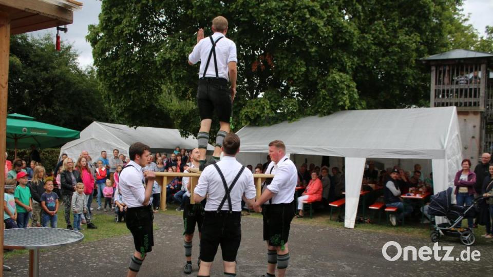 Die Schwarzenbacher Schenkelzinterer sorgten mit ihrem Programm für Freude unter den Gästen. Bild: sne