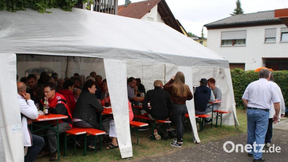 Hunderte Gäste feierten mit der Siedlergemeinschaft. Bild: sne