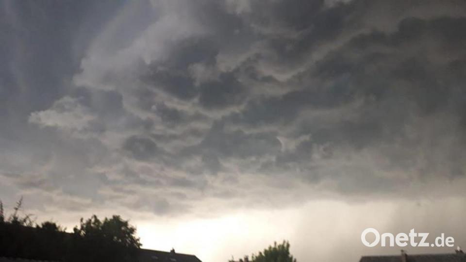 Ein Unwetter ist am Sonntag, 18. August, über die Oberpfalz hinweg gezogen. Unsere Leser haben Fotos geschickt. Bild: Elke Straller