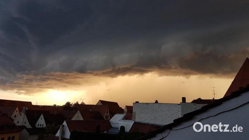 Ein Unwetter ist am Sonntag, 18. August, über die Oberpfalz hinweg gezogen. Unsere Leser haben Fotos geschickt. Bild: Andreas Hochadel