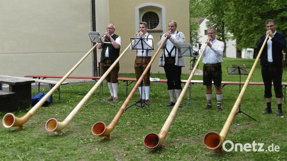 Fünf Alphornbläser umrahmten feierlich den ökumenischen Dienstagabendgottesdienst. Bild: mma