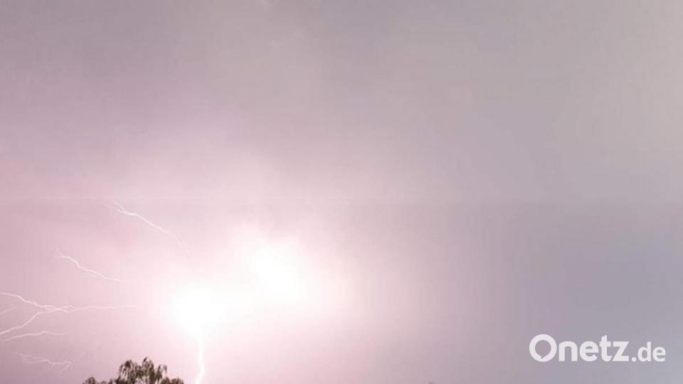 Ein Unwetter ist am Sonntag, 18. August, über die Oberpfalz hinweg gezogen. Unsere Leser haben Fotos geschickt. Bild: esa