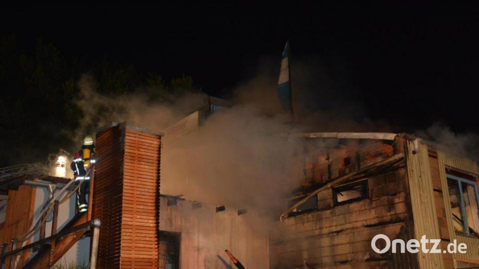 Starke Rauchentwicklung erschwerte die Rettungsarbeiten. Bild: jr