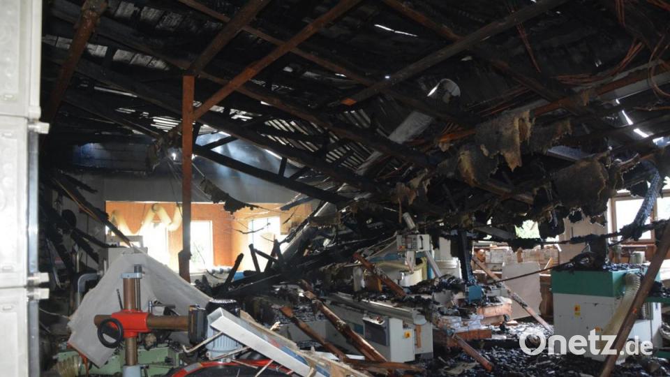 Der Brand hinterlässt einen großen Schaden. Bild: jr