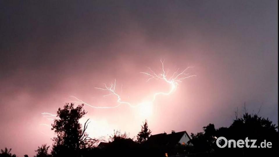 Ein Unwetter ist am Sonntag, 18. August, über die Oberpfalz hinweg gezogen. Unsere Leser haben Fotos geschickt. Bild: Bettina Kra Pfl