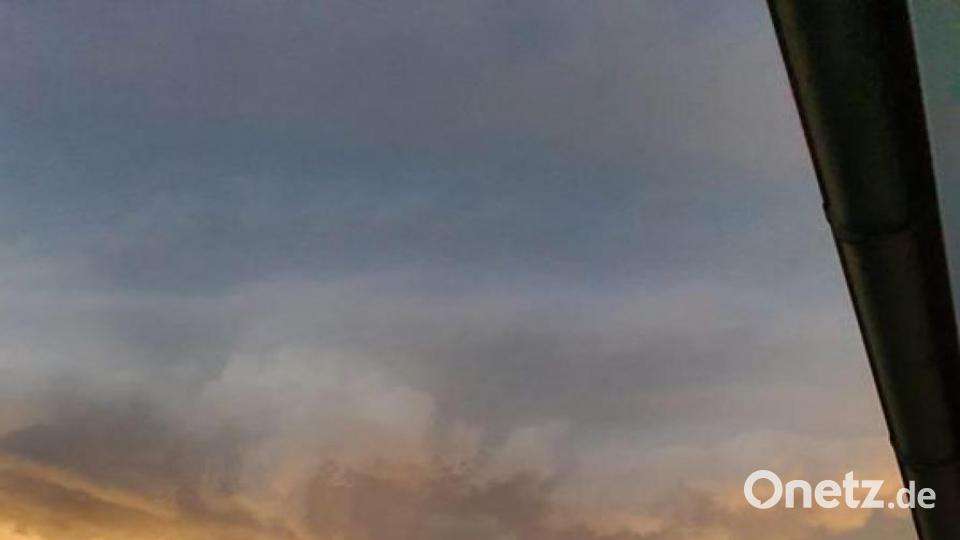 Ein Unwetter ist am Sonntag, 18. August, über die Oberpfalz hinweg gezogen. Unsere Leser haben Fotos geschickt. Bild: Markus Hirmer