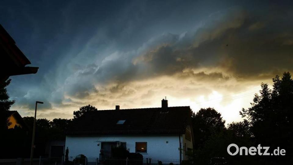 Ein Unwetter ist am Sonntag, 18. August, über die Oberpfalz hinweg gezogen. Unsere Leser haben Fotos geschickt. Bild: Andreas Axt