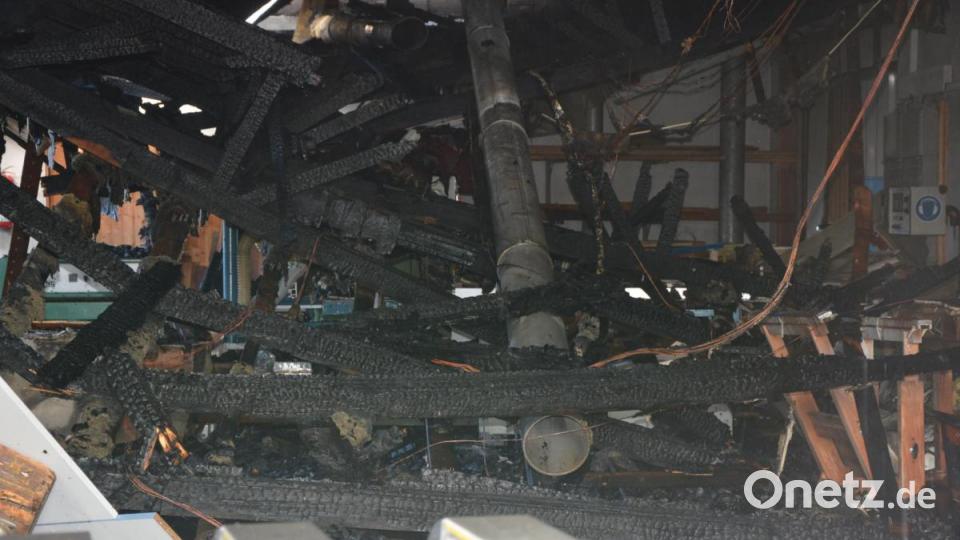 Der Brand hinterlässt einen großen Schaden. Bild: jr