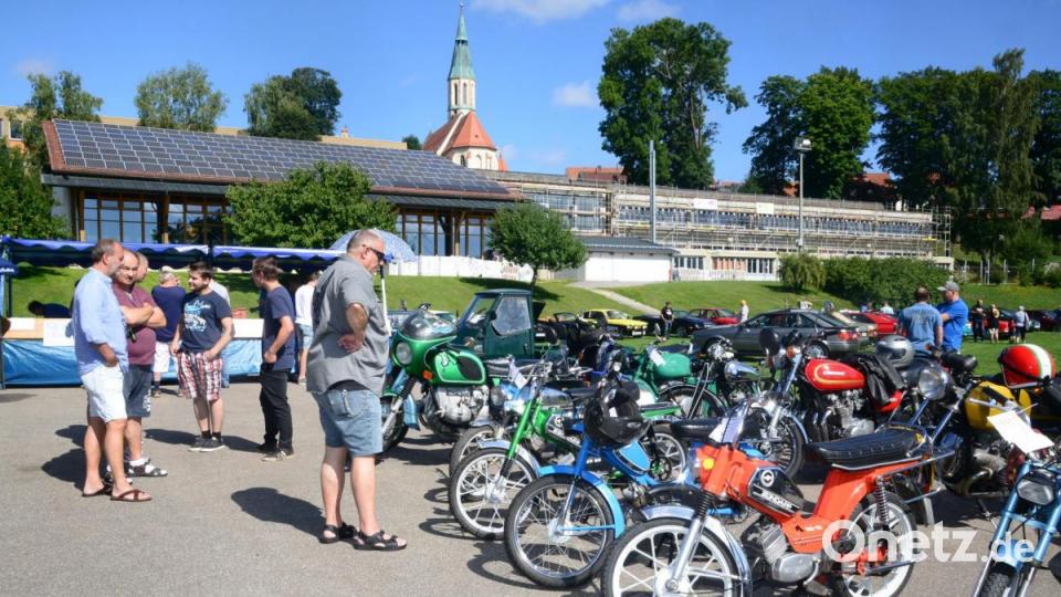 Rund 70 Motorräder und Mopeds ließen die Herzen der Zweiradfans höher schlagen. Bild: bey
