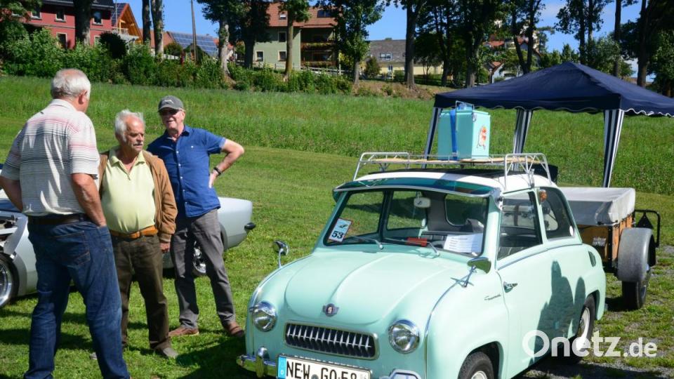 Ein Goggomobil mit Anhänger - wie geht das? Vermutlich nur sehr langsam. Bild: bey