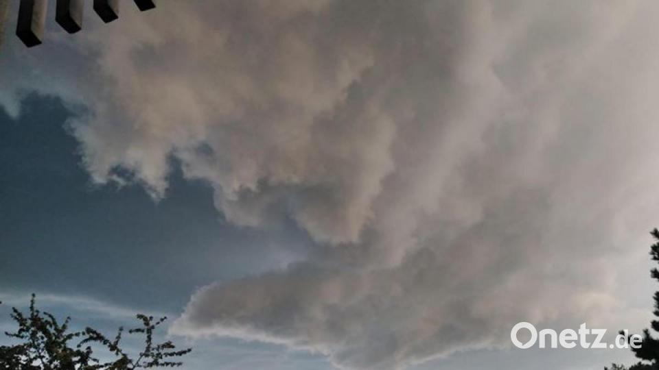 Ein Unwetter ist am Sonntag, 18. August, über die Oberpfalz hinweg gezogen. Unsere Leser haben Fotos geschickt. Bild: Franziska Lauenroth