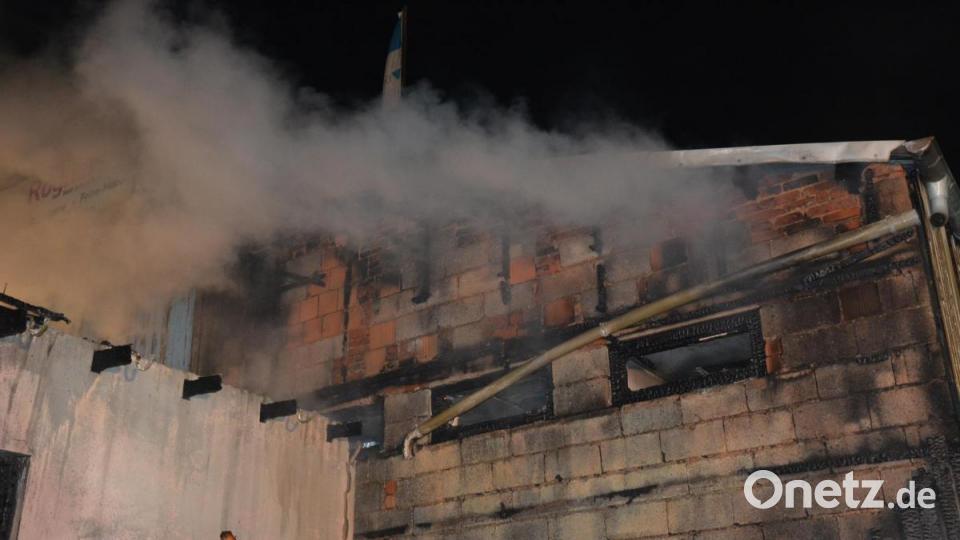 Die Außenfassade des Sägespänebunkers wurde entfernt. Bild: jr